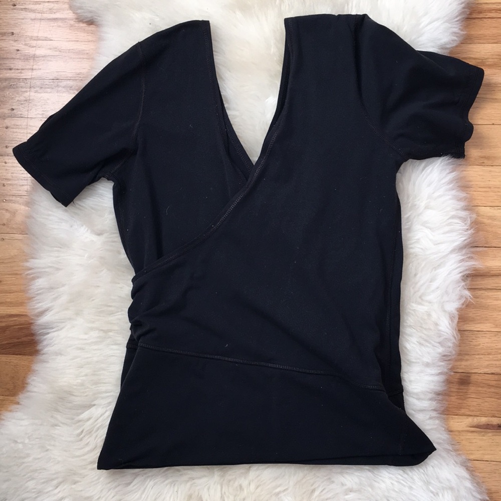 Lululemon dance-inspired black top: RARE!
